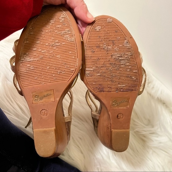 Seychelles Wedges Beige Strappy Gold Back Wooden Heel - Picture 9 of 10